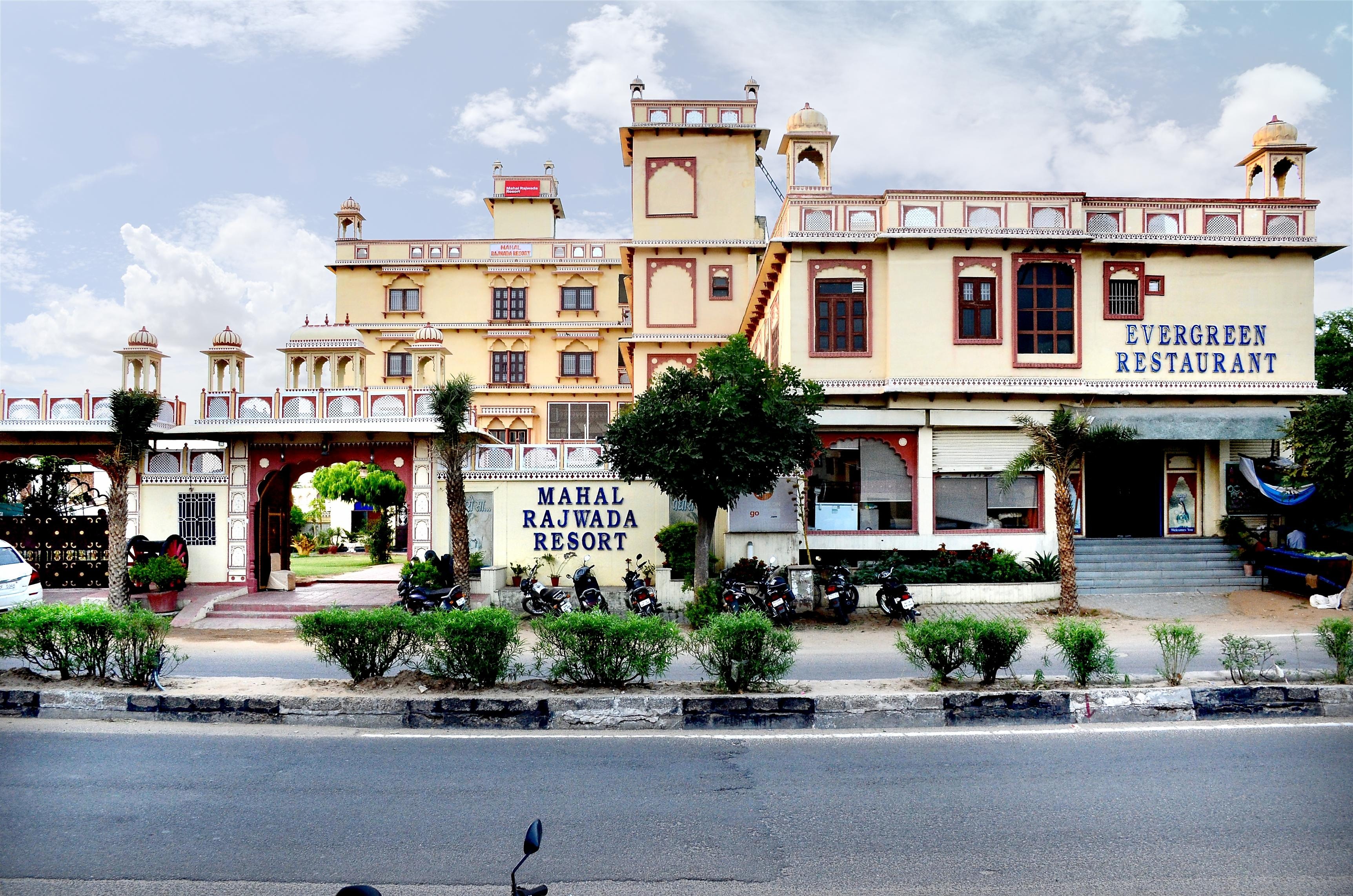 Mahal Rajwada Resort