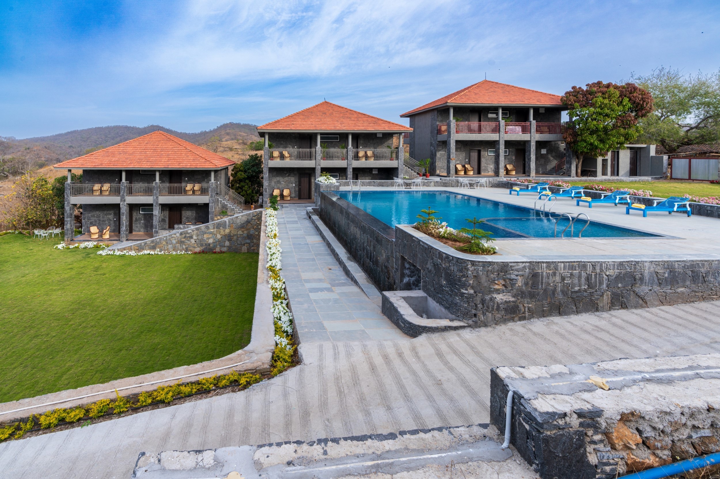 Maanvilla Resort